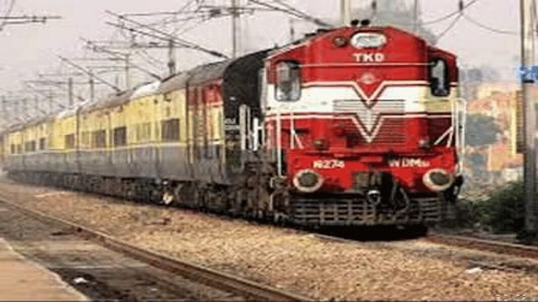नास्ता कर बीमार पड़े यात्री, रेलवे ने मांगी माफी