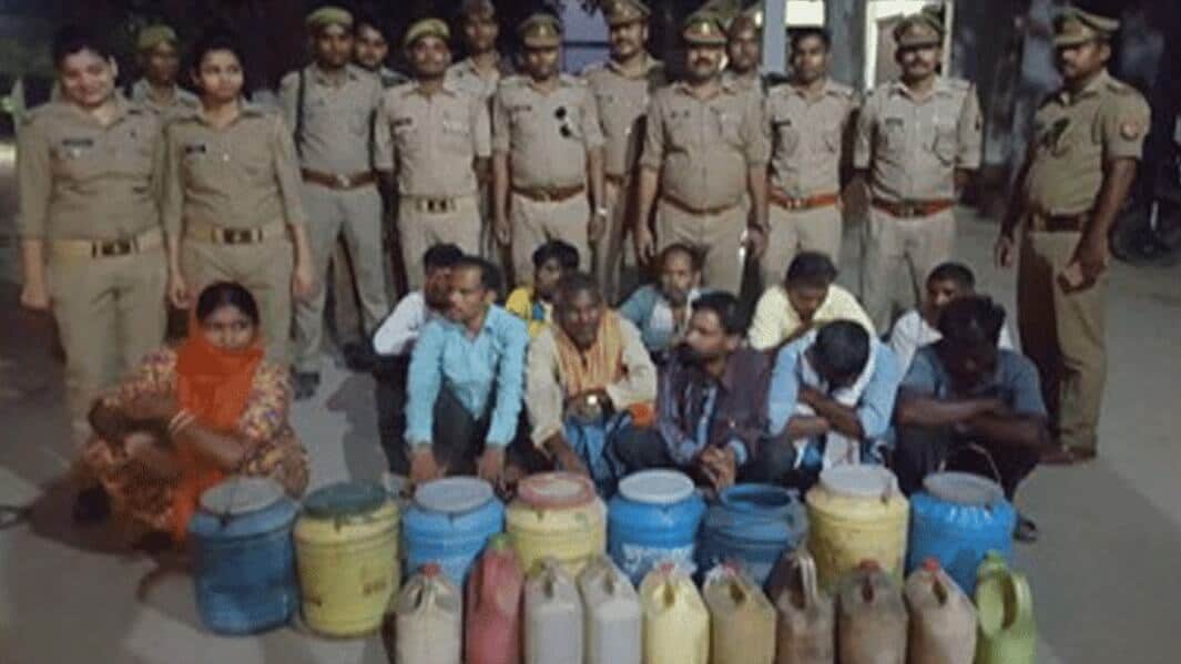 300 लीटर अवैध कच्ची शराब संग 09 अभियुक्त गिरफ्तार, बड़ागांव पुलिस ने किया बरामदगी