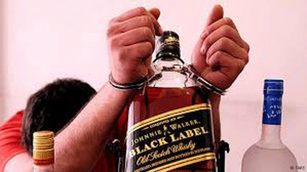 यूपी में धड़ल्ले से चल रहा है अवैध शराब का कारोबार