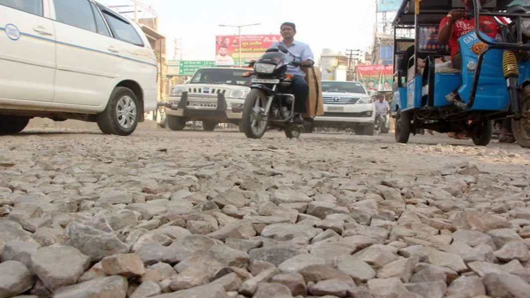 राज्यमंत्री ने दी सड़कों की मरम्मत के लिए इंजीनियरों को चेतावनी