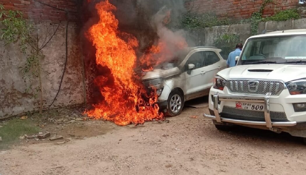 वाराणसी के रोडवेज के पास वर्कशॉप में लगी आग, दमकल ने पाया काबू  