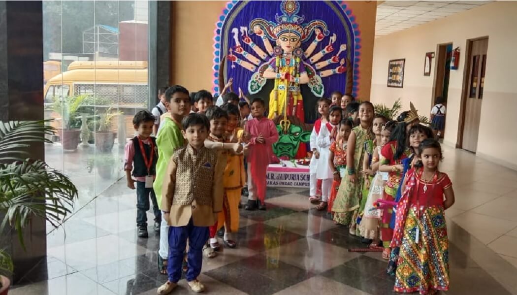 जैपुरिया स्कूल के बच्चों ने मनाया दुर्गोत्सव एवं दशहरा, किया मनमोहक डांडिया नृत्य