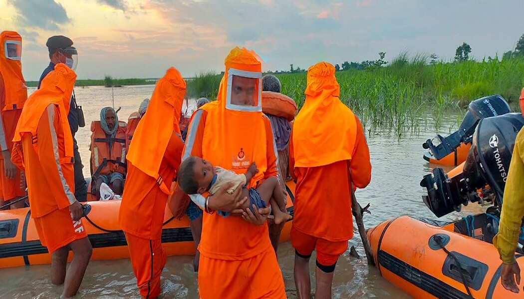 नदी में फंसे लोगों की बचाई जान, एनडीआरएफ का सराहनीय कार्य 