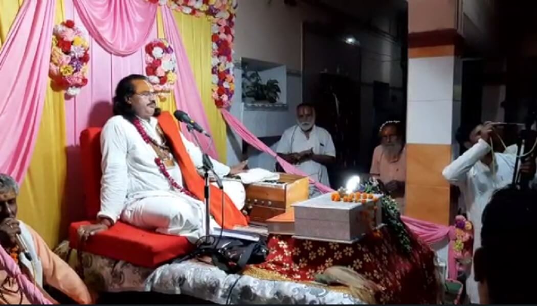 वाराणसी में पंडित बृजेश जी महाराज द्वारा सुनाई गयी शिव पुराण, शिव विवाह की कथा में श्रोता हुए मंत्रमुग्ध 
