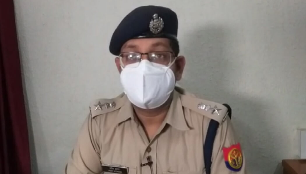 सोना चोरी के शक में व्यापारी ने की अपने ही कर्मचारी की हत्या, पुलिस द्वारा की गयी अभियुक्तों की गिरफ्तारी