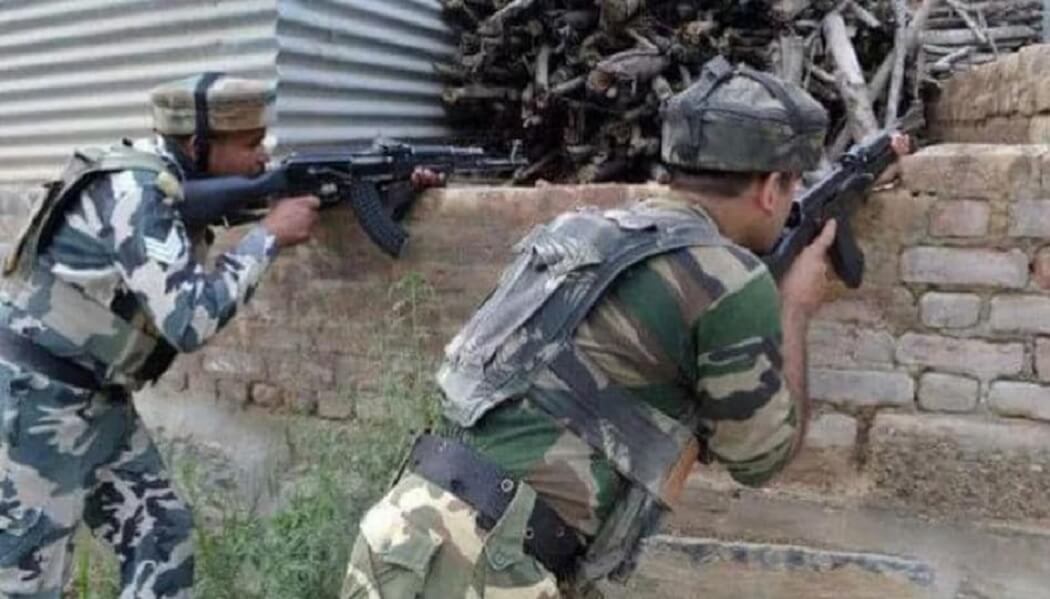 जम्मू-कश्मीर के कुलगाम में दो आतंकवादी मुठभेड़ में हुए ढेर 