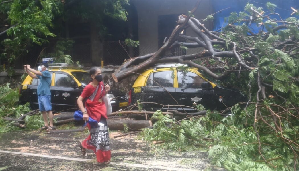 महाराष्ट्र और गुजरात में दिखा चक्रवाती तूफान ताउते का कहर