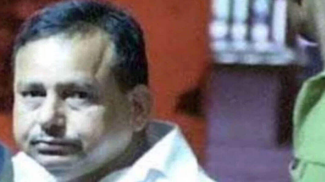 फरार सपा के पूर्व सांसद Jawahar Jaiswal की तलाश में बनारस आई महाराजगंज की पुलिस