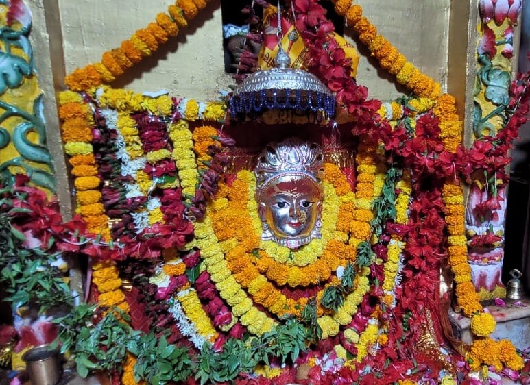 नवरात्रि के प्रथम दिन मां शैलपुत्री का दर्शन कर भक्तों ने मांगी मुरादें