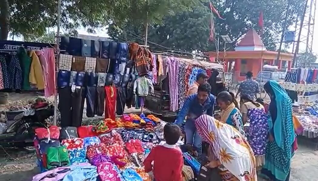 आदर्श ग्राम जयापुर में प्रदर्शनी 