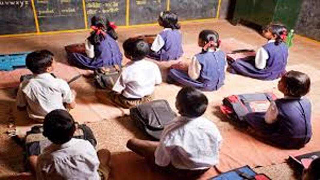 Primary School में गोलमाल, तैनाती किसी और की, पढ़ा रहा कोई और