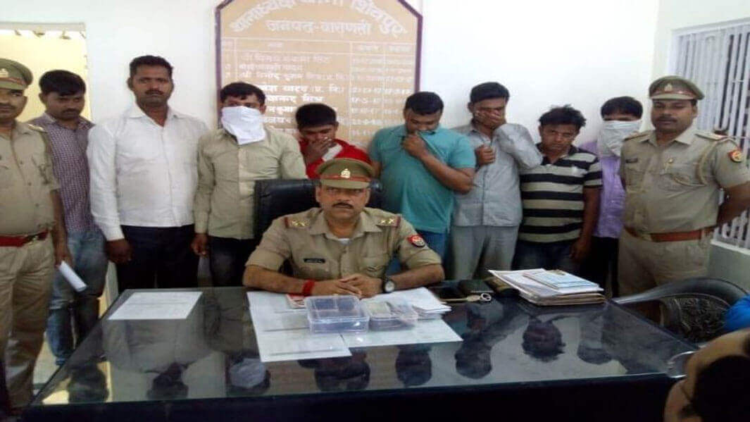 Shivpur Police ने पकड़ी जुए की फड़, 8 गिरफ्तार, 72510 रूपये बरामद