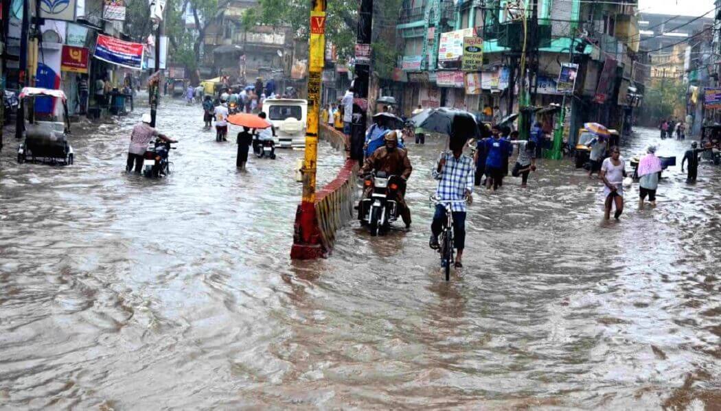 Varanasi में लगातार बारिश को देखते हुए 2 दिनों तक School बंद करने का आदेश